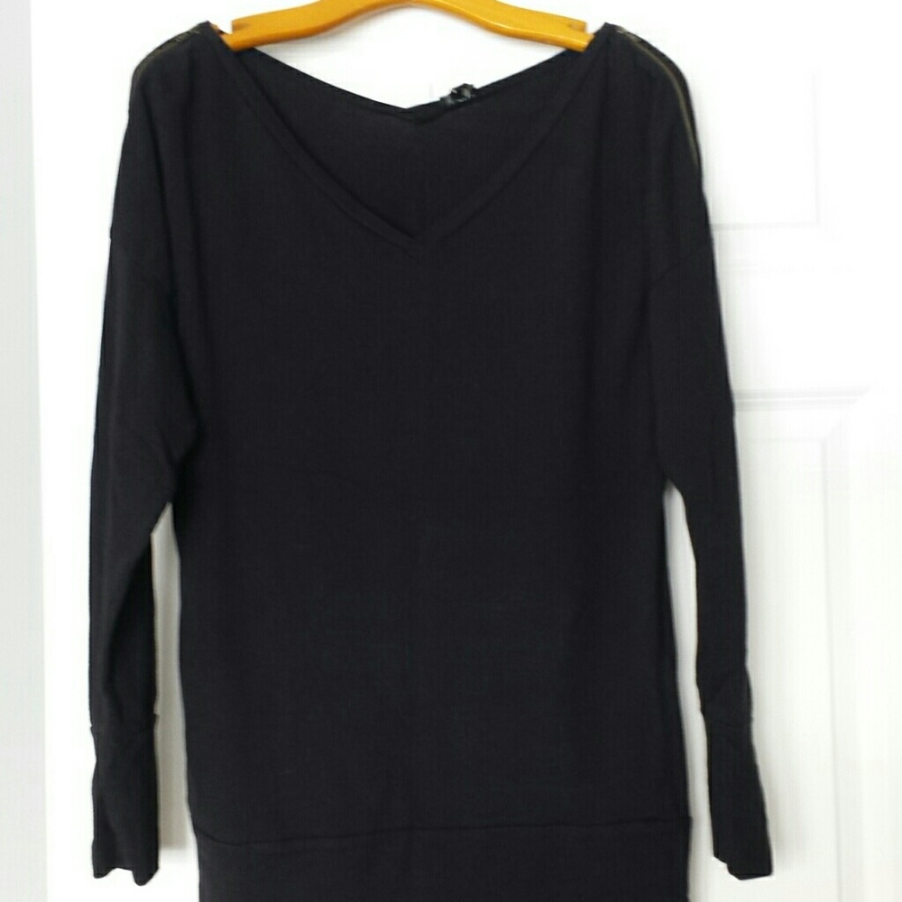 Drop shoulder sweatshirt
